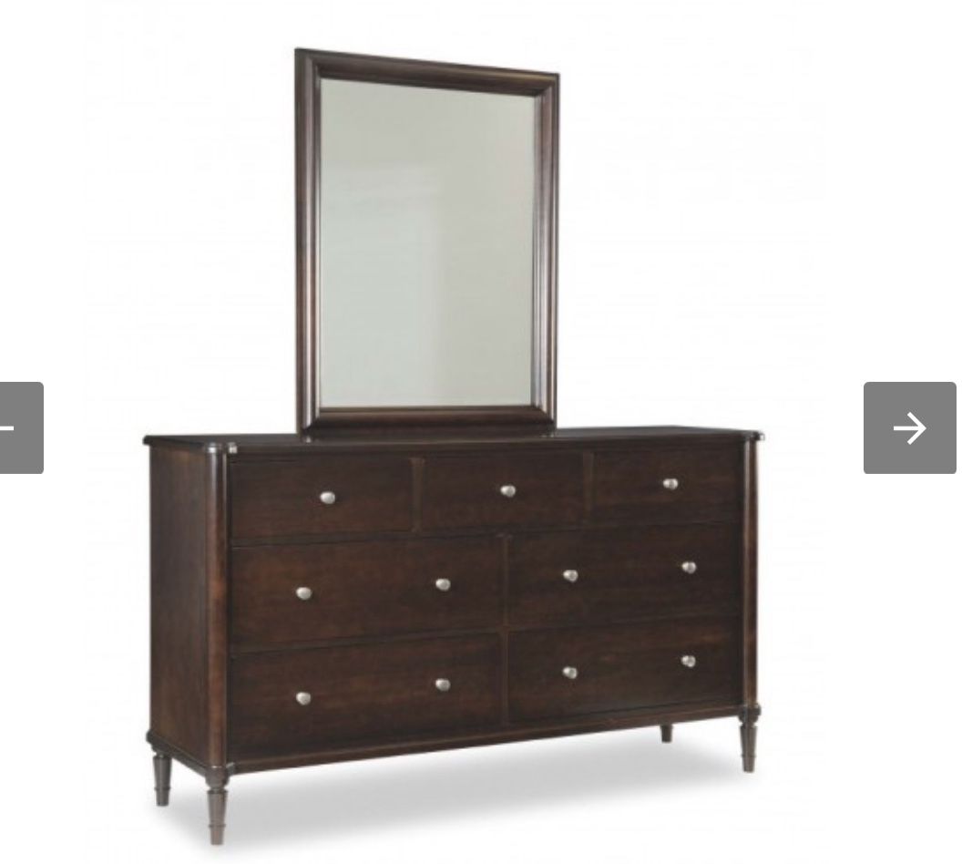 Dresser With Mirror