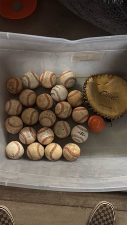 Baseballs Lot 25 w Mizuno Pancake Glove