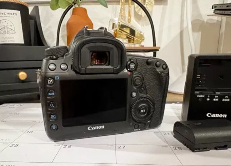 Canon EOS 5D Mark IV 30.4MP Digital SLR Camera - Black