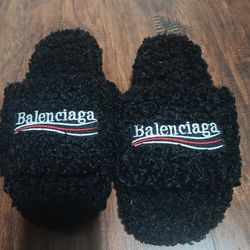 Balenciaga women slides size 5