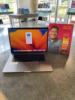 15” MacBook Pro 2.9GHz i7 (Quad Core) - Upgraded SSD with TouchBar!