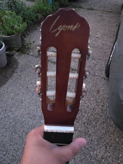 Lyons Guitar