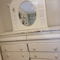 Dresser With Mirror