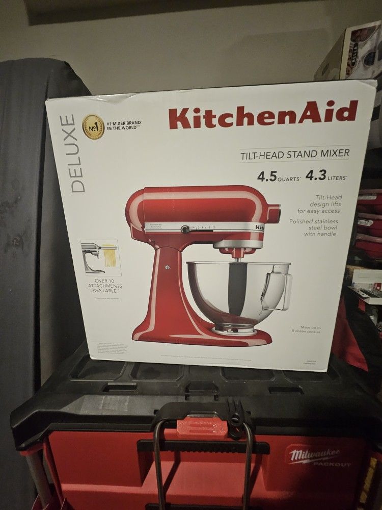 Kitchen Aid Deluxe Mixer