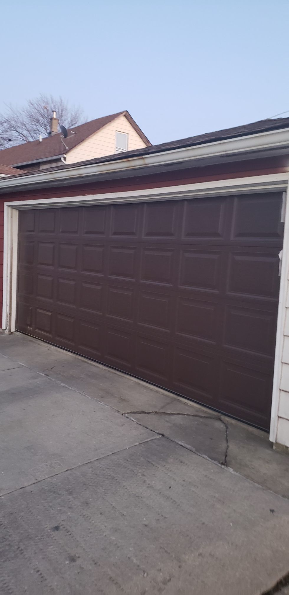 I sell insulated garage door 16x7 for two cars ...!