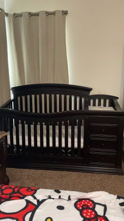 Crib with drawers
