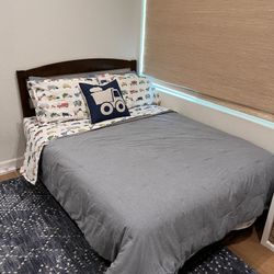 Walnut Full Size Bed With Twin Trundle 