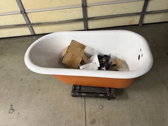 Clawfoot tub