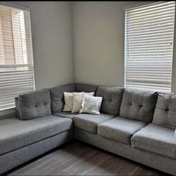 GREY sectional - Includes Storage OTTOMAN & PILLOWS 🖤🤍🖤🤍🖤
