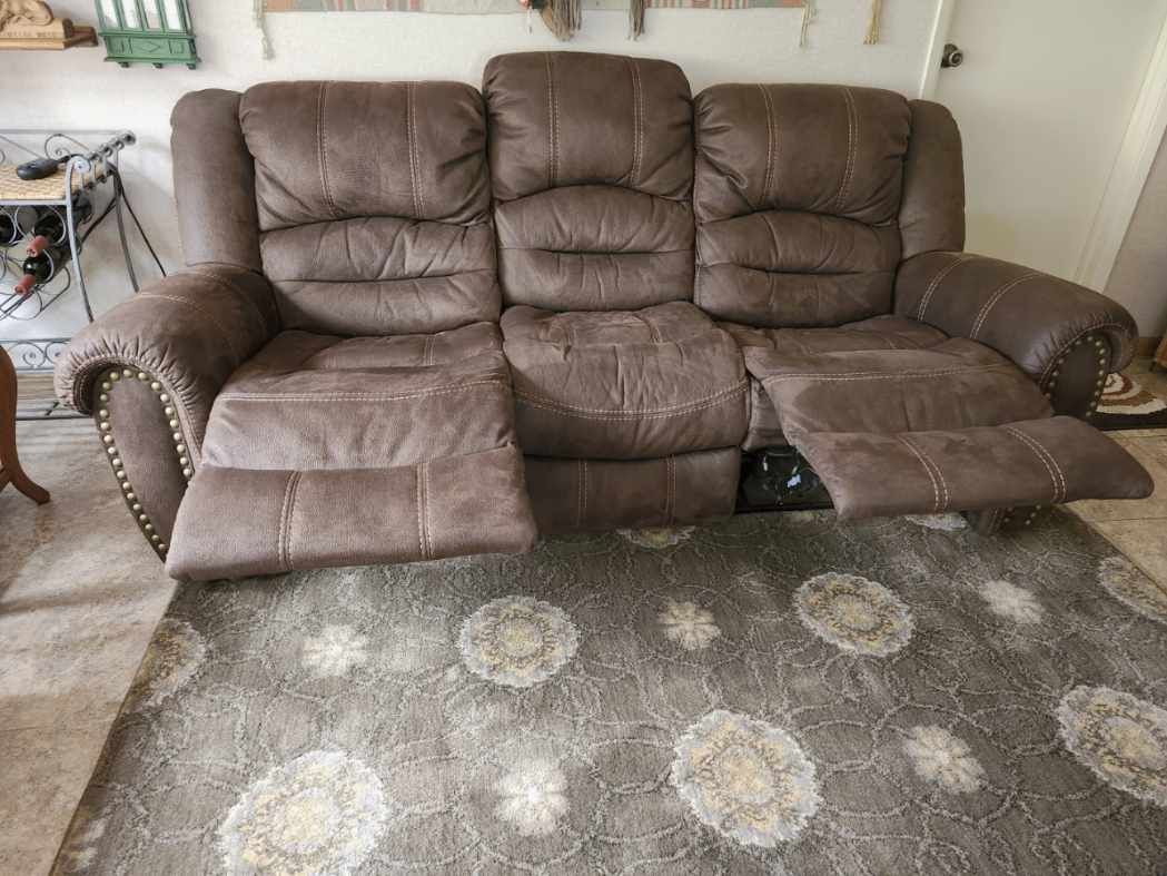 Sofa 7.5ft Flexsteel With End Wall Saver Recliners