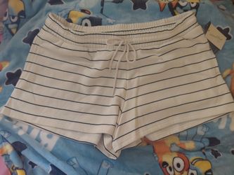XXL universal thread mid thigh fleece shorts NWT