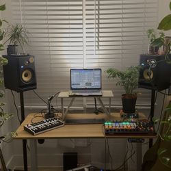 Standing Desk (programmable, 4 Height Settings)