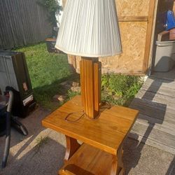 Vintage (?) Style End Table W/lamp