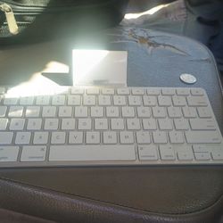 Apple Keyboard 