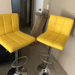 YELLOW BAR STOOL CHAIRS ! 