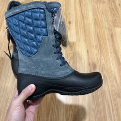 New Women North Face Winter Boots - Women Size 5