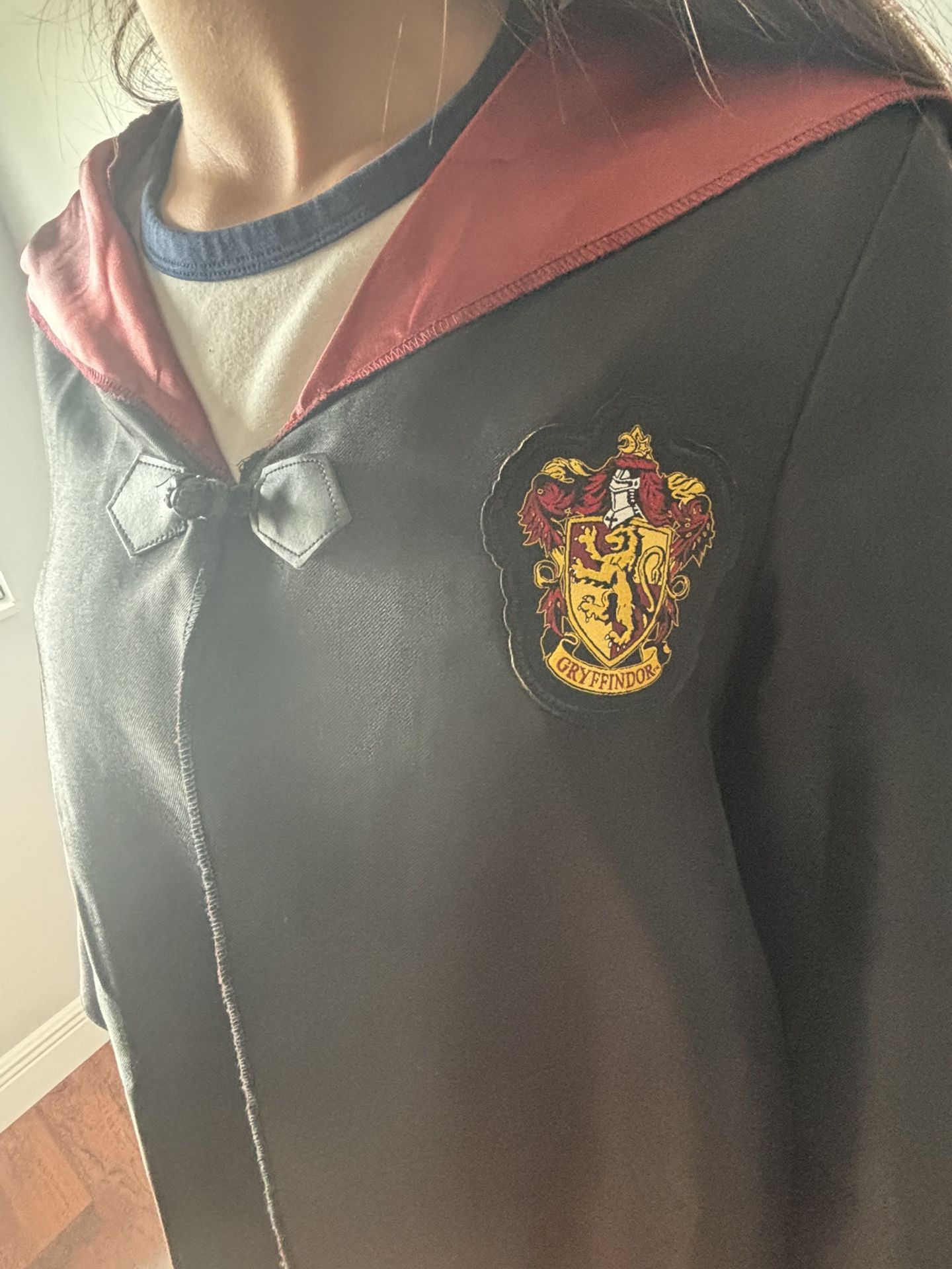 Harry Potter Gryffindor Robe Für Erwachsene | Authentisches Kostüm Mit Kapuze, Satin-Futter & Gesticktem Patch
