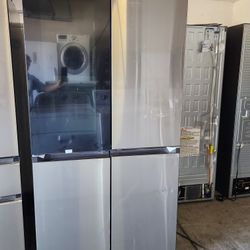 Samsung Bespoke Counter-Depth Beverage Center 22.5-cu ft 4 -Door Smart Compatible French Door Refrigerator with Dual Ice Maker with Water Dispenser