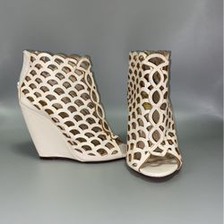 7.5 White Wedges