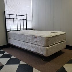 Twin size set - can DELIVER almost anywhere for $20 extra - gently used and in very good condition 😍