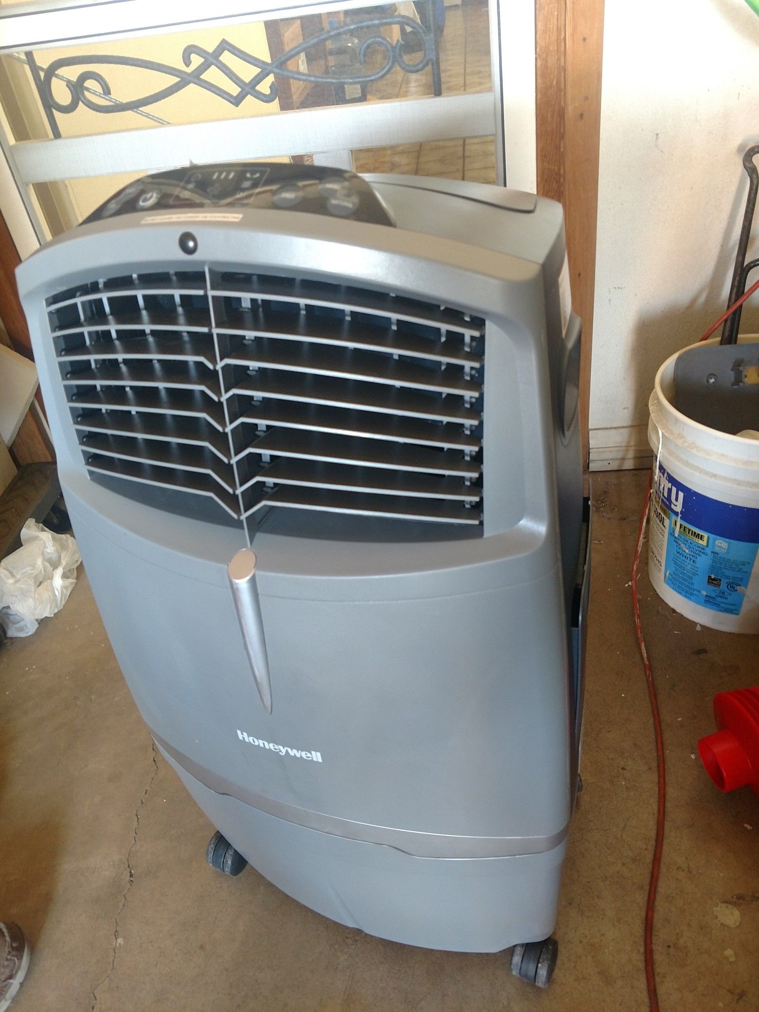 Honeywell 30 liter evaporative cooler for Sale in Tucson, AZ OfferUp