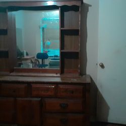 Dresser With Mirror 