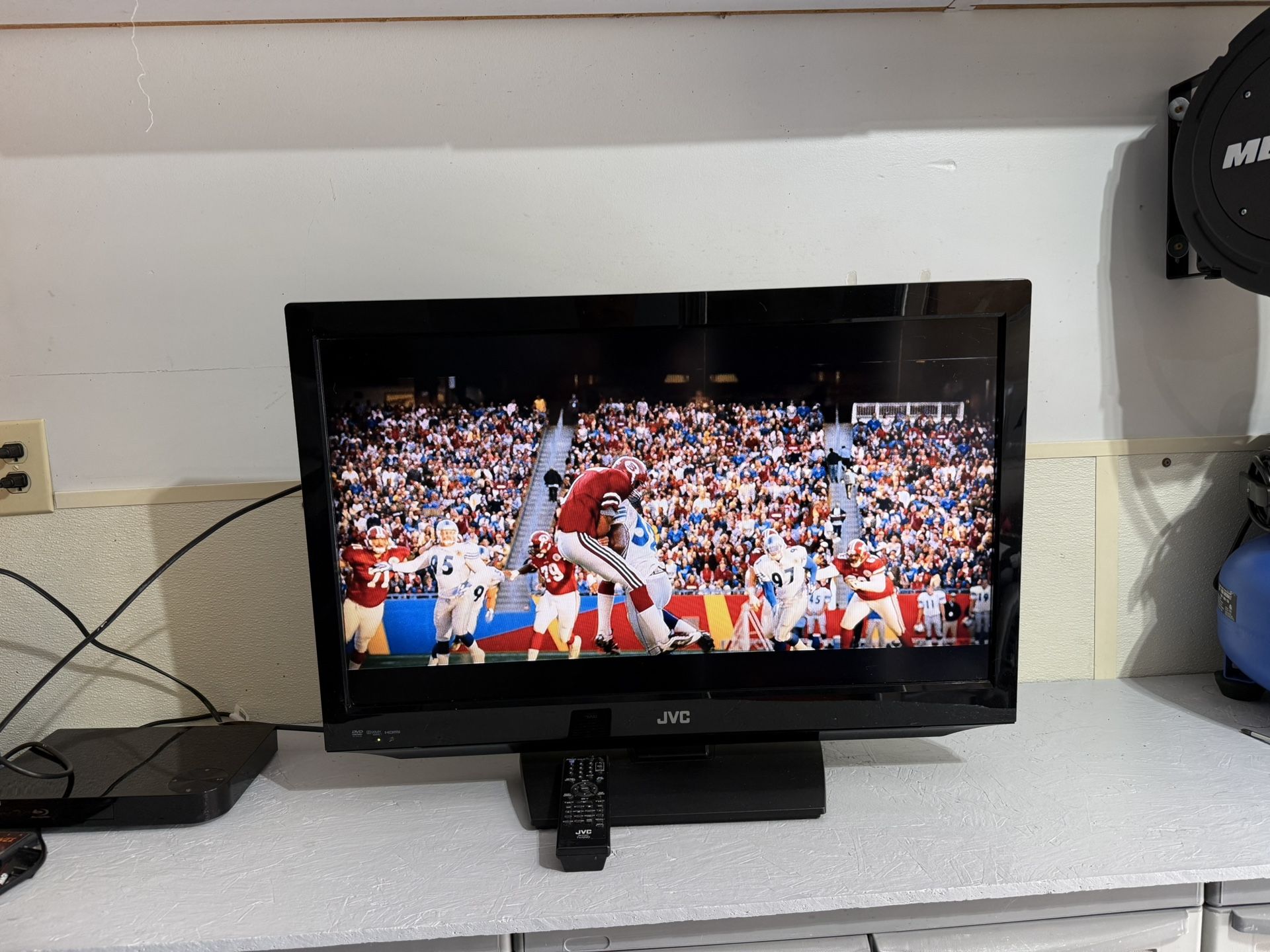 JVC 32” TV With Remote Control & Built In DVD Player