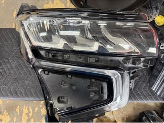 2021-25 TAHOE - SUBURBAN OEM Right Side Headlamp Passenger Side