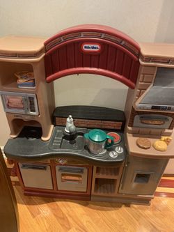 Kids little tikes kitchen set