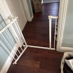 Pet gate