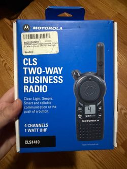 MOTOROLA Professional CLS1410 5-Mile 4-Channel UHF Two-Way Radio -NIB