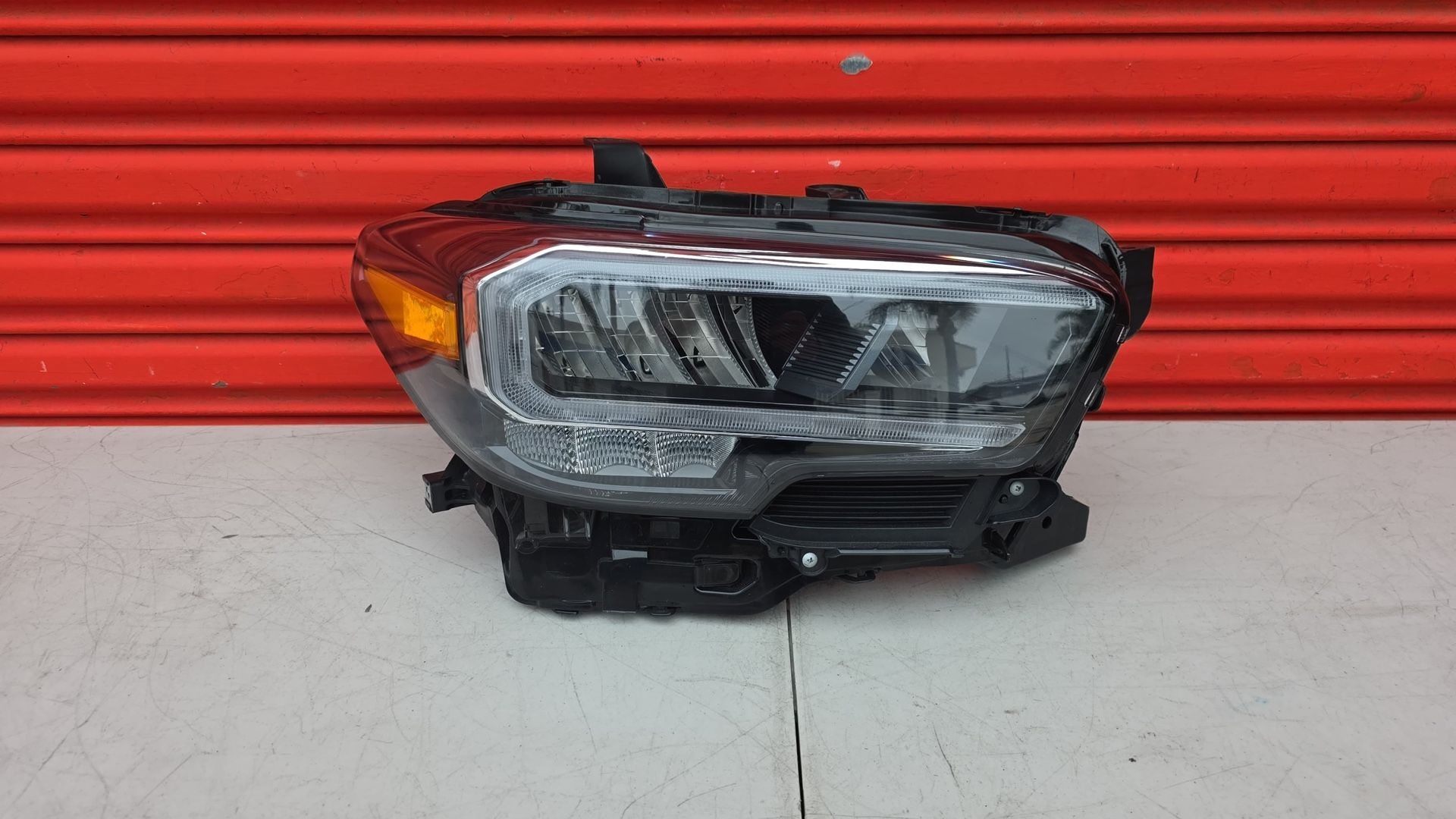 Toyota Tacoma Right Side Headlight 2020-2023