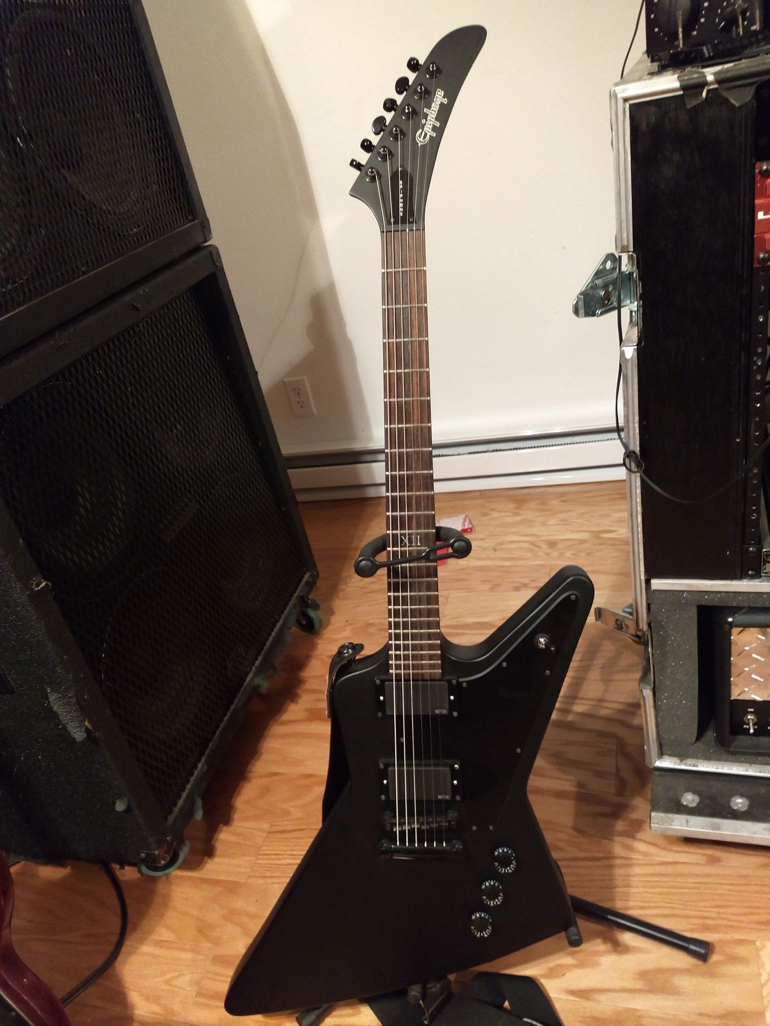 Epiphone goth explorer upgraded w/ hsc