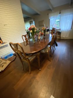 Vitrina/Showcase and table set