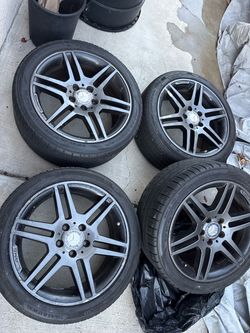 Mercedes Benz  C300 Amg alloy wheels