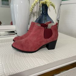 Suzanne Betro Boots Suede ,  Size 7. New Never Used , Not Box