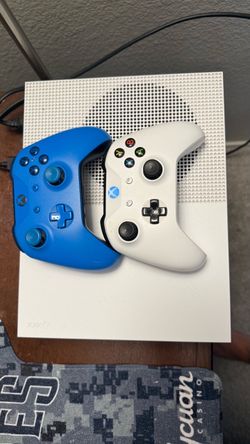 Xbox One S 1TB + 2 Controllers Excellent Condition