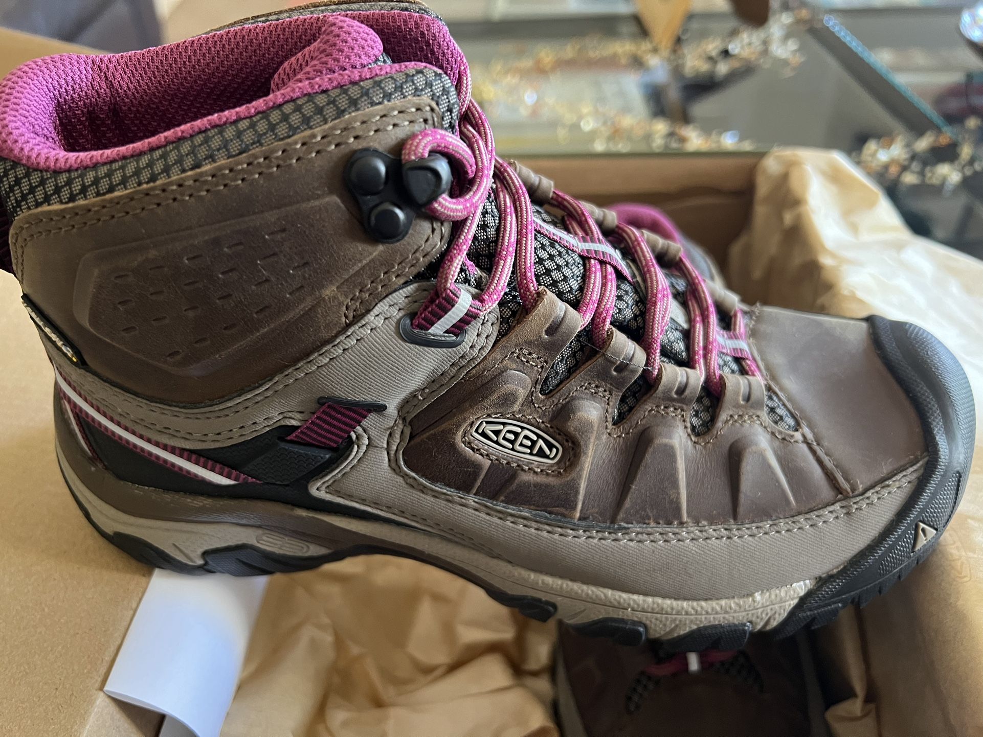 KEEN targhee III mid waterproof women’s  hiking Boots