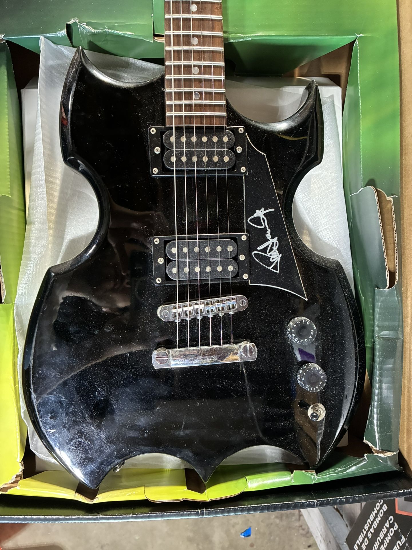 Kiss Guitar