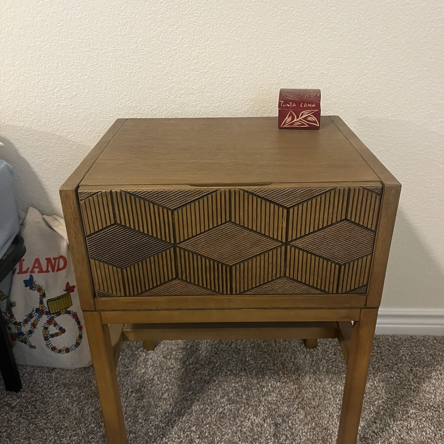 Tachuri accent table hotsell