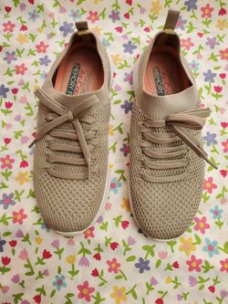 Tennis Skechers