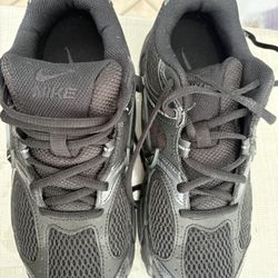 Nike V5 RNR BOYS SZ 6.5