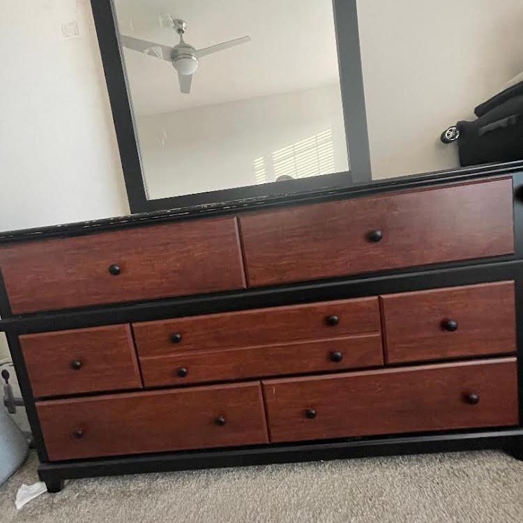 🌟 Stunning Dresser with Mirror for Sale! 🌟