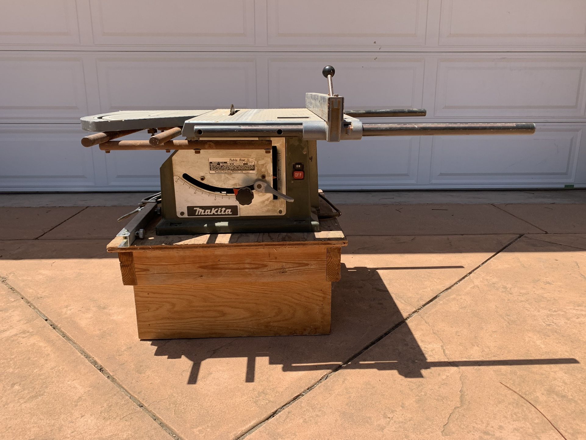 Makita Model 2711 10” Table Saw