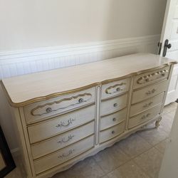 Dresser And Night Stands 