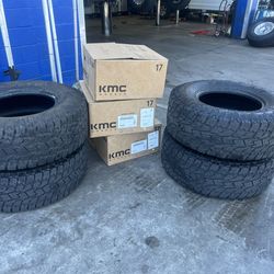 35x12.5x17 Toyo AT ll Extreme