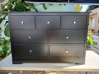 New Modern 7- Drawer  Dresser Black