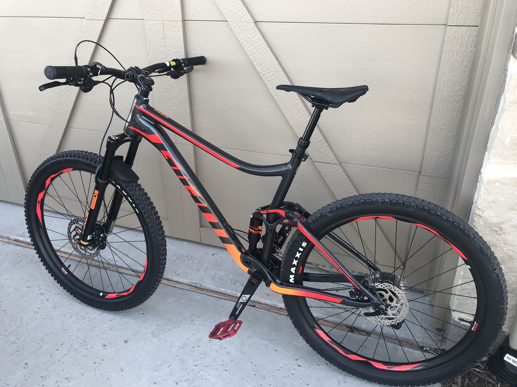 GIANT Stance Mountain Bike