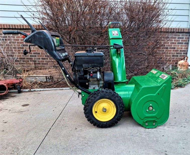 John Deere 924 Snowblower - Walk Behind w/ Electric Start Assist
