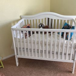 Baby Crib And Dresser/ Changing Table